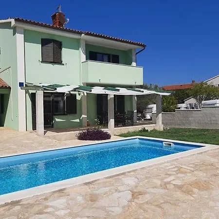 Holiday home Lokvanj Liznjan
