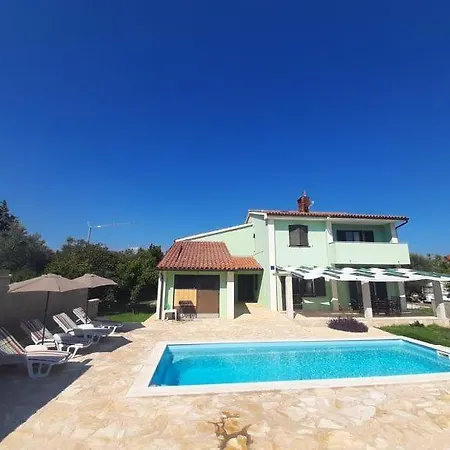 Holiday home Lokvanj Liznjan