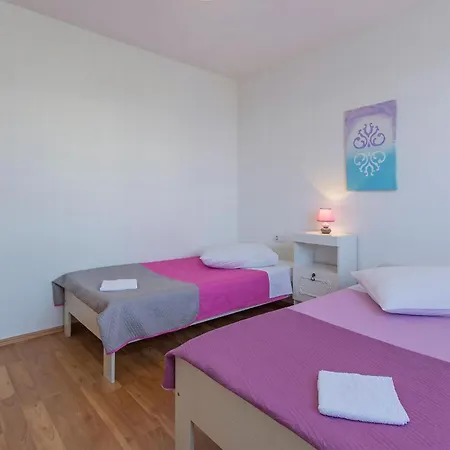 Lokvanj Holiday home *