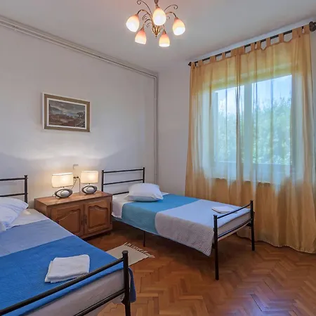 Holiday home Lokvanj