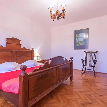 Holiday home Lokvanj *