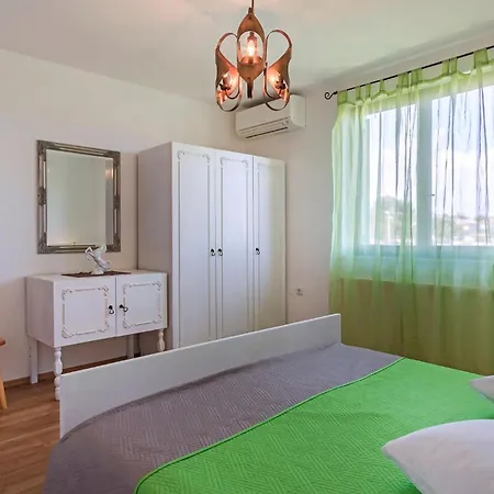 Lokvanj Holiday home Liznjan