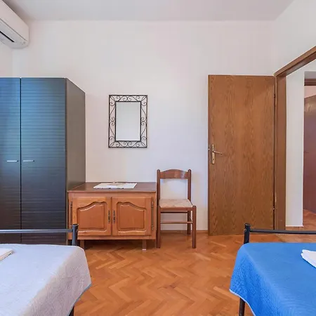 Lokvanj Holiday home *