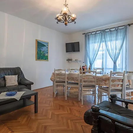 Holiday home Lokvanj